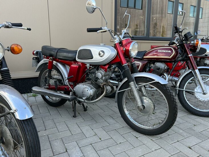 Honda SS125a avec immatriculation