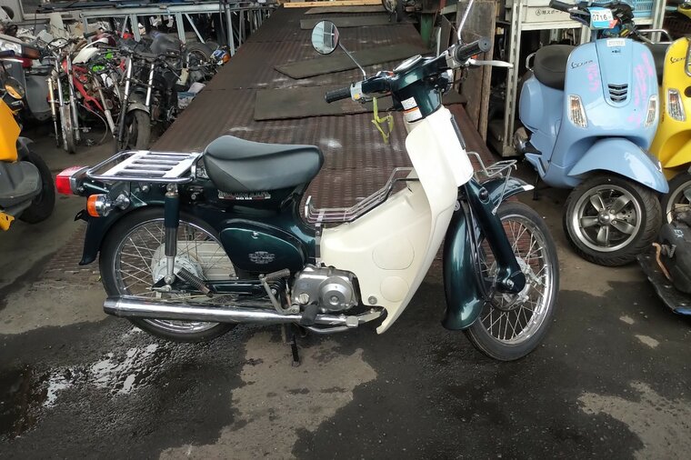 ATTENDU: Honda C90 NT, Japonais, Vert, 7042 km