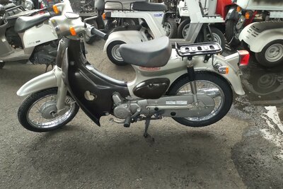 ATTENDU: Honda C50 NT, Japonais, Silver, 6849 km