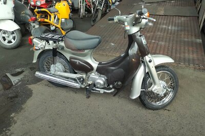 ATTENDU: Honda C50 NT, Japonais, Silver, 6849 km