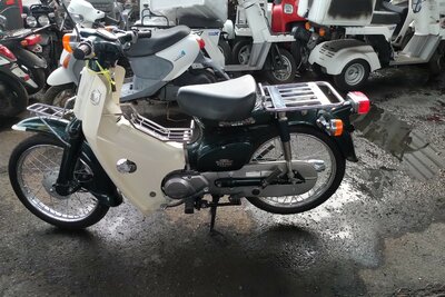 ATTENDU: Honda C90 NT, Japonais, Vert, 7042 km